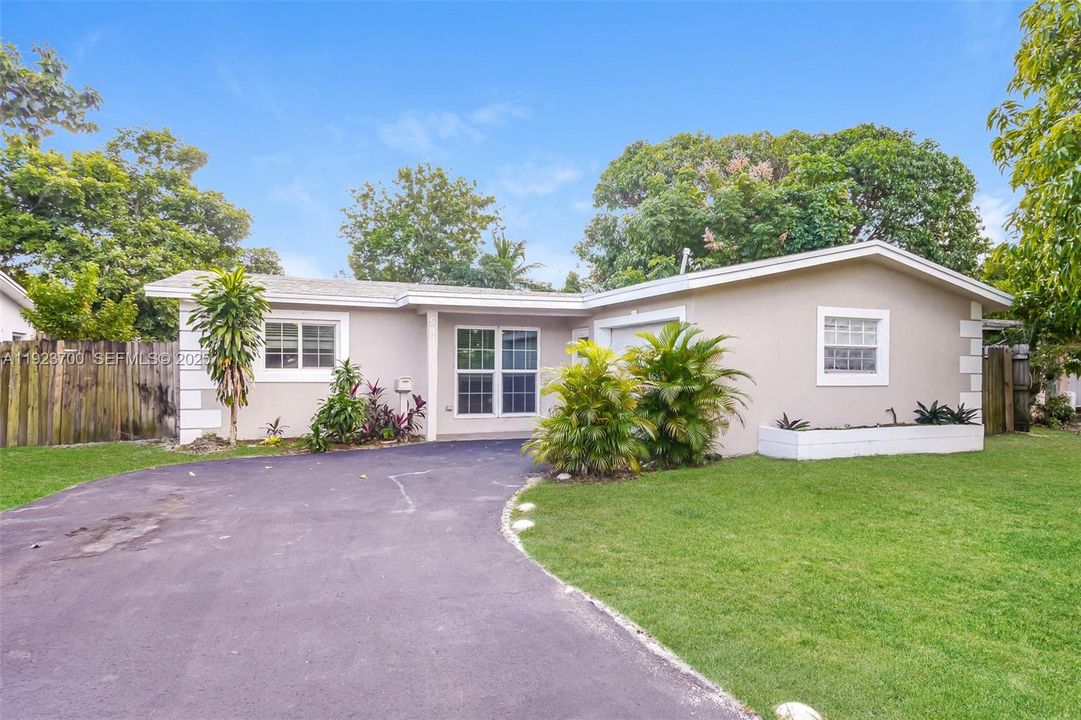 For Sale: $419,000 (3 beds, 2 baths, 1360 Square Feet)