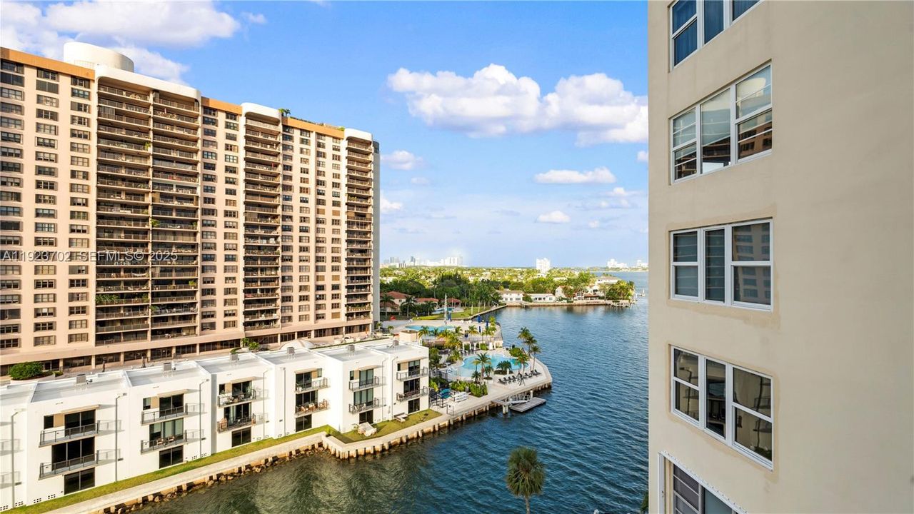 For Sale: $185,000 (1 beds, 1 baths, 861 Square Feet)