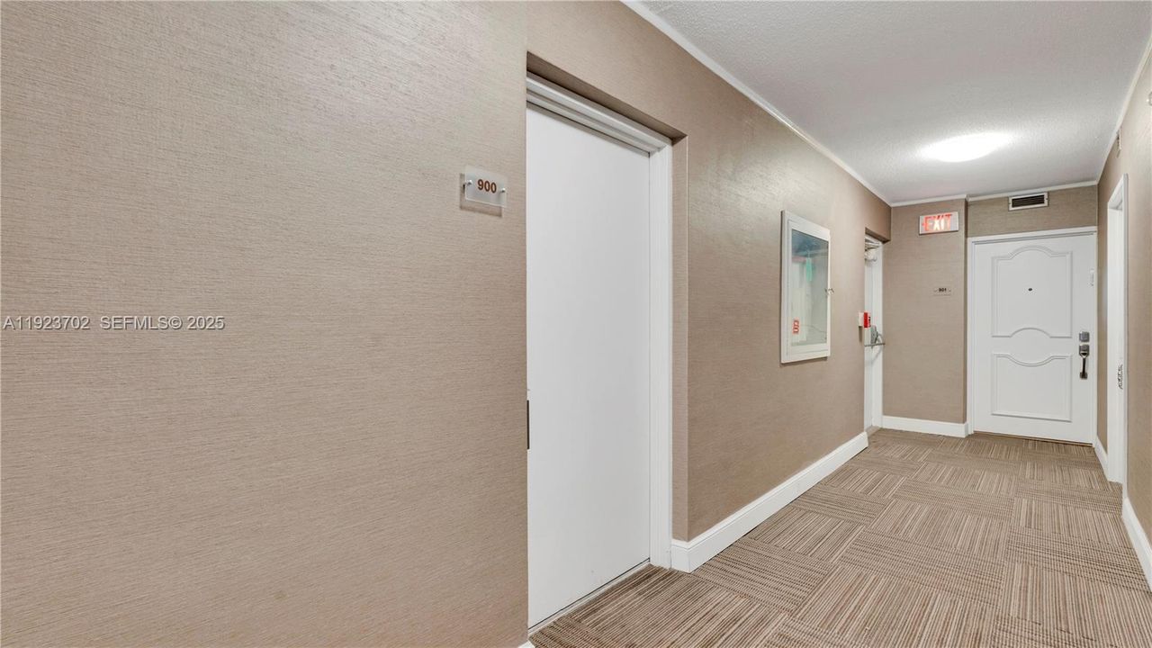 For Sale: $185,000 (1 beds, 1 baths, 861 Square Feet)