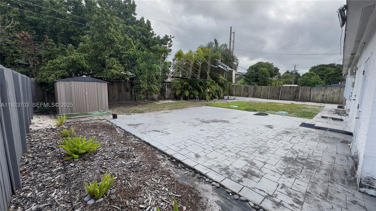 For Sale: $780,000 (5 beds, 3 baths, 1782 Square Feet)