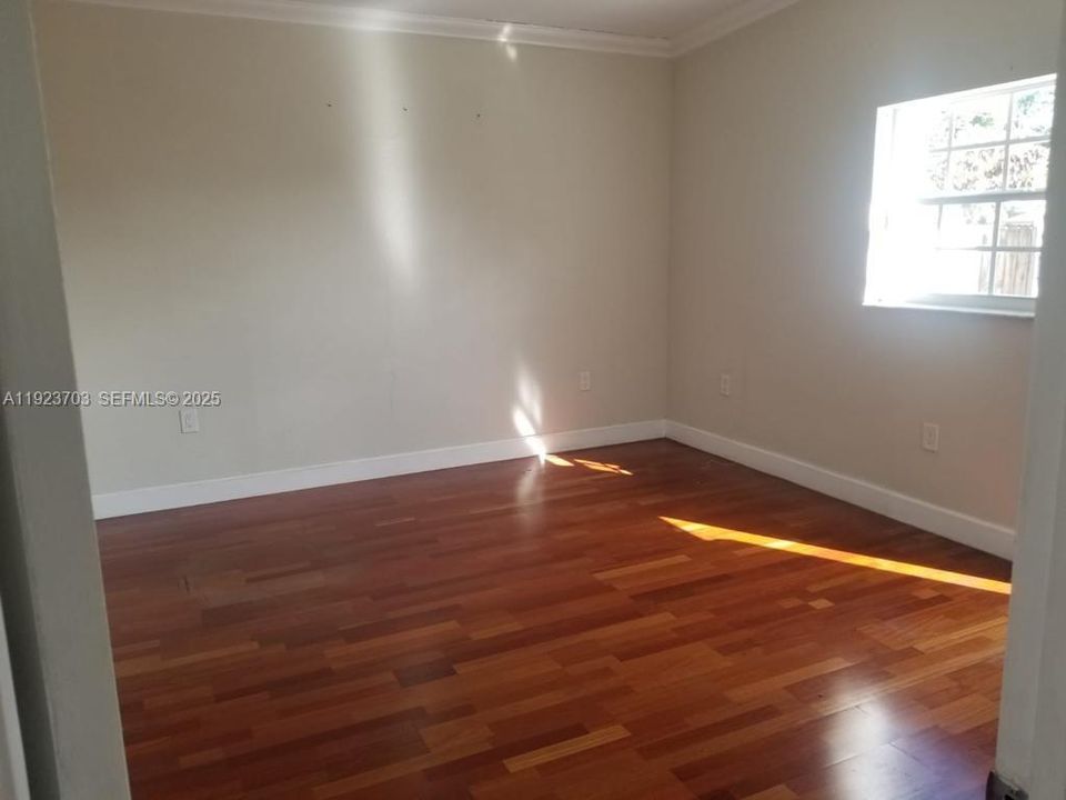 For Sale: $780,000 (5 beds, 3 baths, 1782 Square Feet)