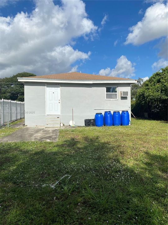 For Rent: $900 (0 beds, 1 baths, 0 Square Feet)