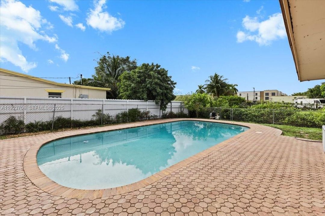 На продажу: $459,000 (4 спален, 2 ванн, 1850 Квадратных фут)