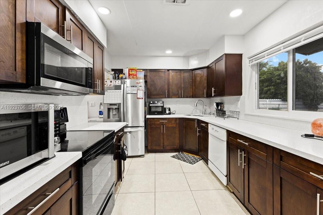 На продажу: $459,000 (4 спален, 2 ванн, 1850 Квадратных фут)