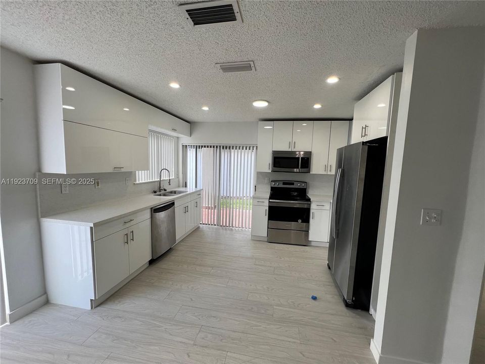 В аренду: $3,900 (4 спален, 3 ванн, 2841 Квадратных фут)