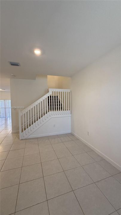 For Rent: $2,625 (3 beds, 2 baths, 1695 Square Feet)