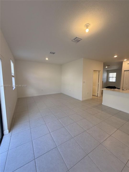 For Rent: $2,625 (3 beds, 2 baths, 1695 Square Feet)