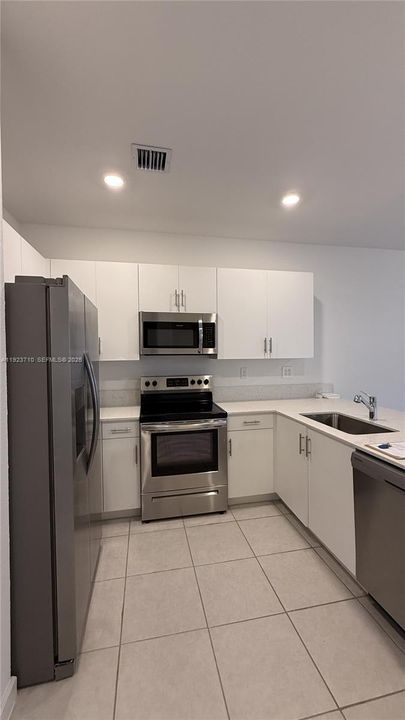 For Rent: $2,625 (3 beds, 2 baths, 1695 Square Feet)