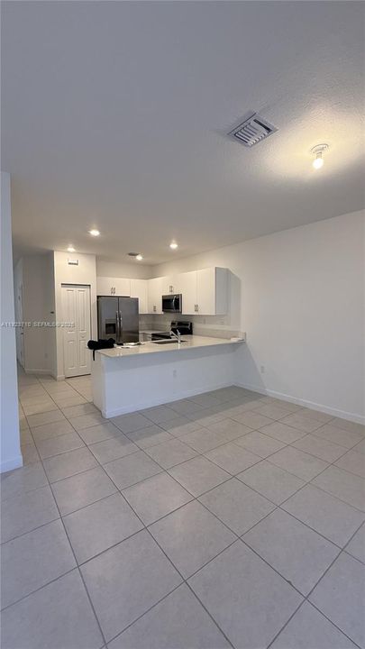 For Rent: $2,625 (3 beds, 2 baths, 1695 Square Feet)