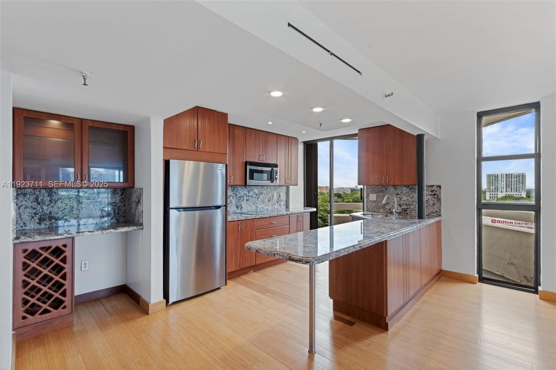 Под контрактом: $3,400 (2 спален, 2 ванн, 1145 Квадратных фут)