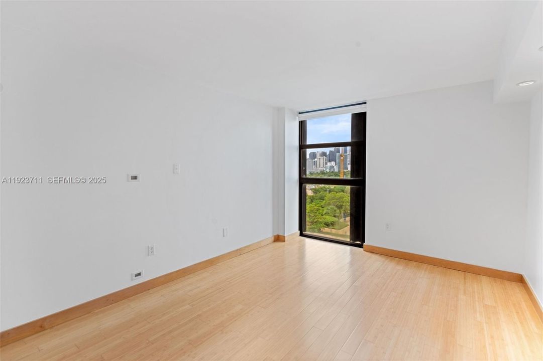 Под контрактом: $3,400 (2 спален, 2 ванн, 1145 Квадратных фут)