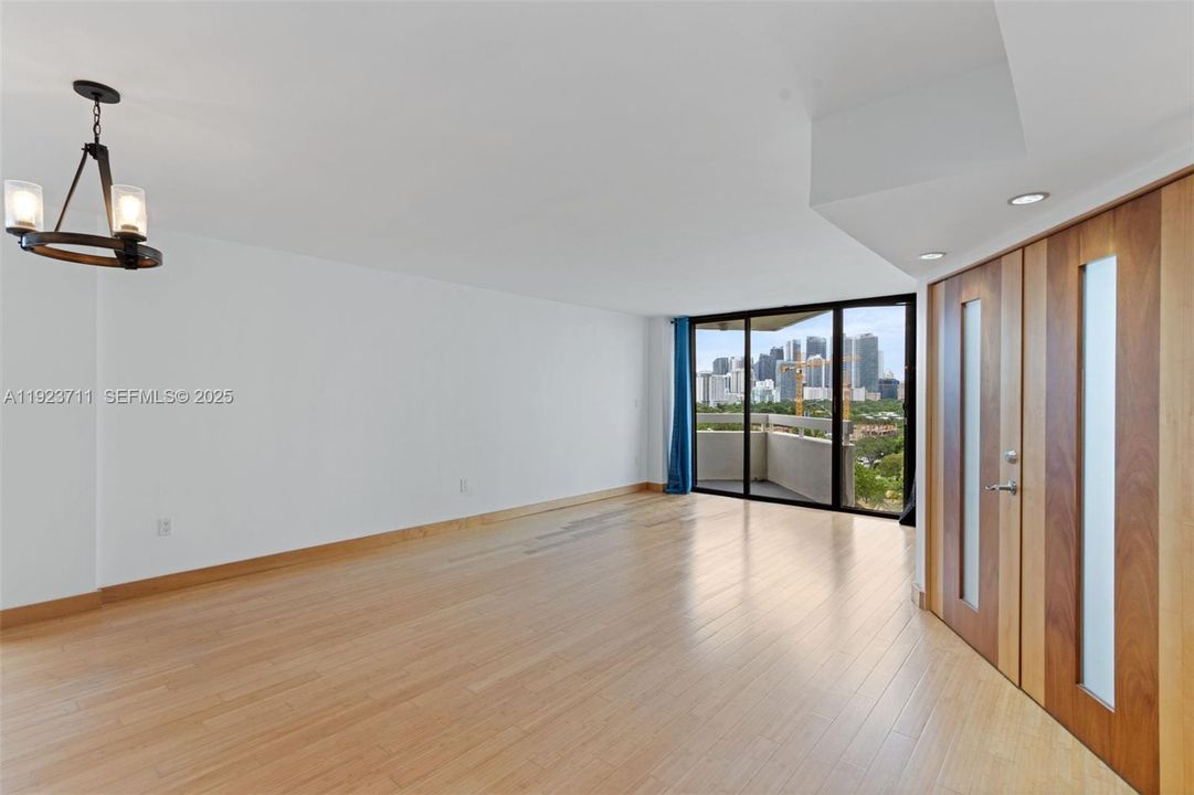 Под контрактом: $3,400 (2 спален, 2 ванн, 1145 Квадратных фут)