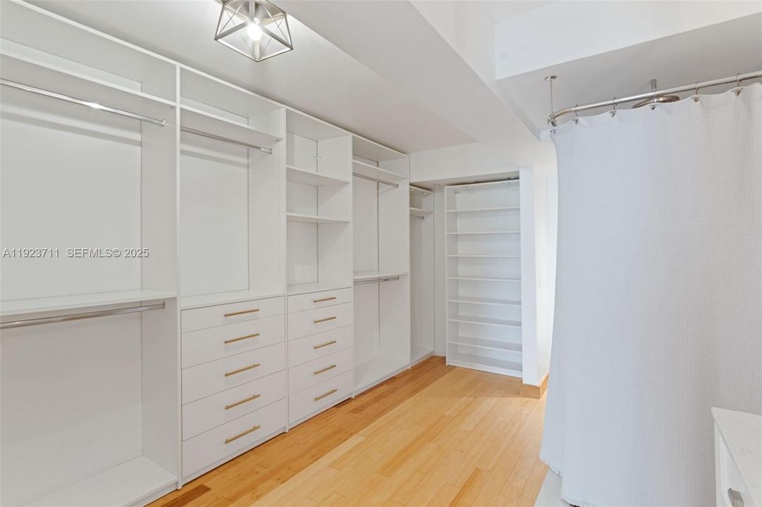 Под контрактом: $3,400 (2 спален, 2 ванн, 1145 Квадратных фут)