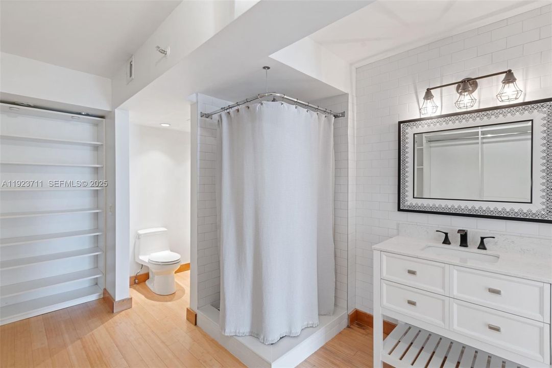 Под контрактом: $3,400 (2 спален, 2 ванн, 1145 Квадратных фут)