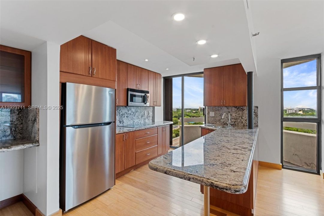 Под контрактом: $3,400 (2 спален, 2 ванн, 1145 Квадратных фут)