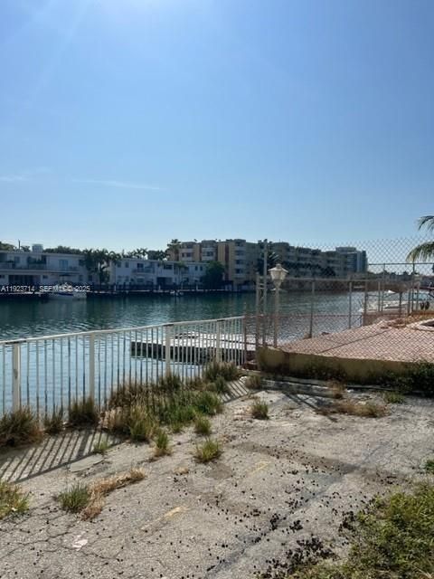 For Rent: $1,895 (1 beds, 1 baths, 841 Square Feet)