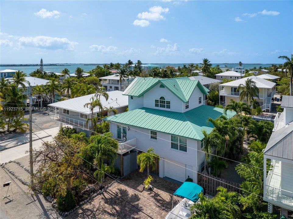 For Sale: $1,335,000 (3 beds, 2 baths, 1820 Square Feet)
