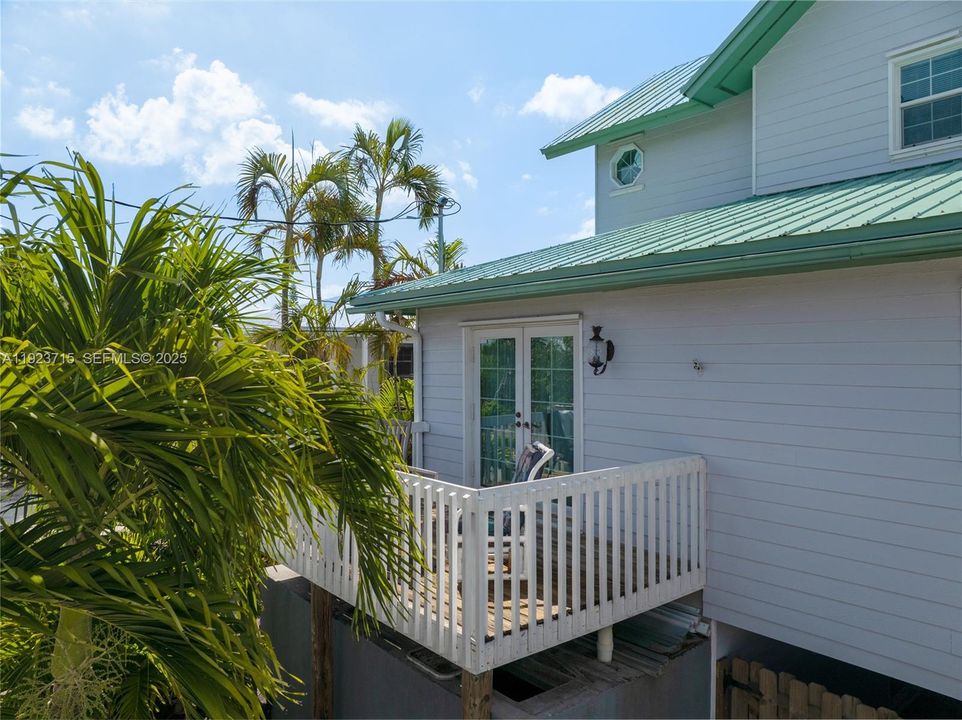 For Sale: $1,335,000 (3 beds, 2 baths, 1820 Square Feet)