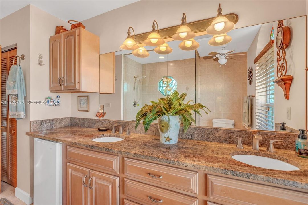 For Sale: $1,335,000 (3 beds, 2 baths, 1820 Square Feet)