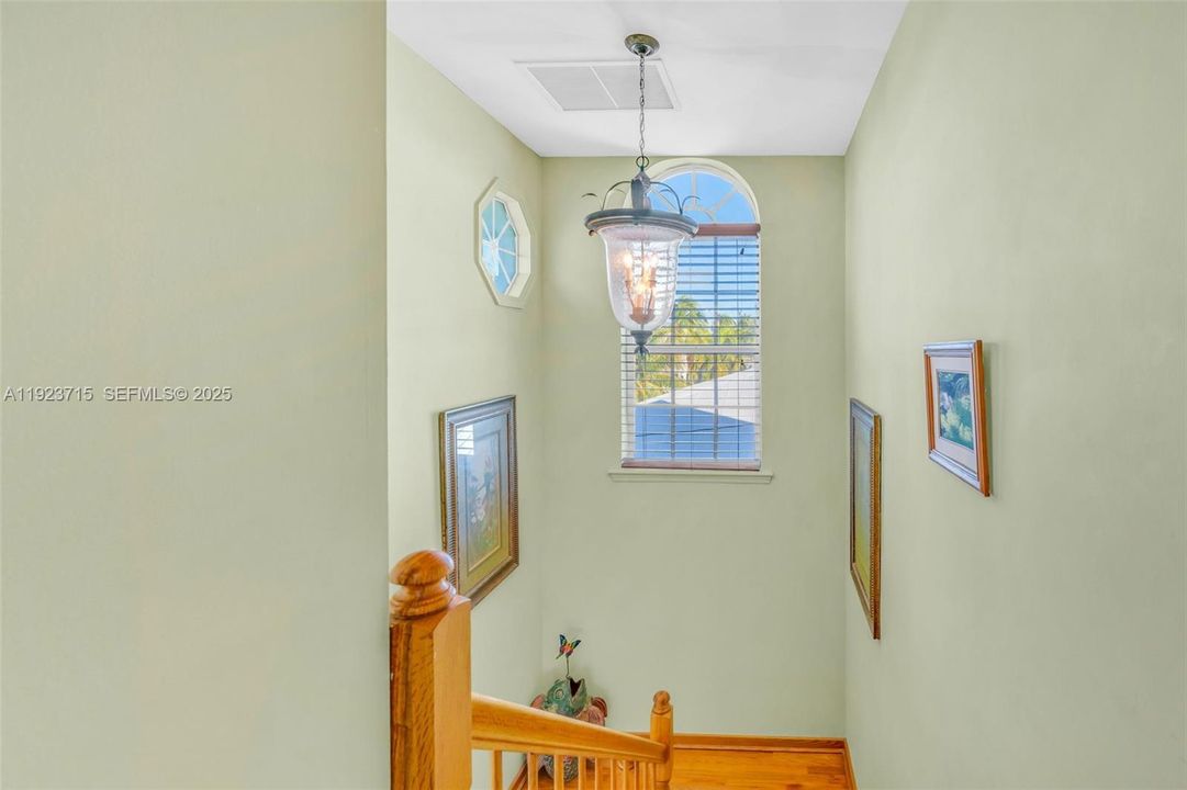 For Sale: $1,335,000 (3 beds, 2 baths, 1820 Square Feet)