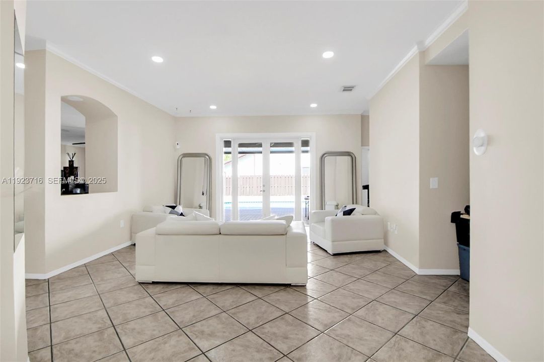 出租: $4,650 (4 贝兹, 2 浴室, 0 平方英尺)