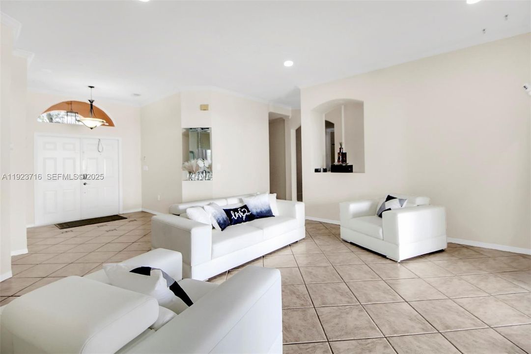 出租: $4,650 (4 贝兹, 2 浴室, 0 平方英尺)