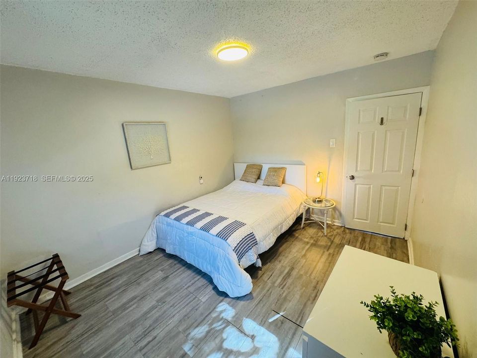 For Rent: $2,550 (3 beds, 1 baths, 2887 Square Feet)