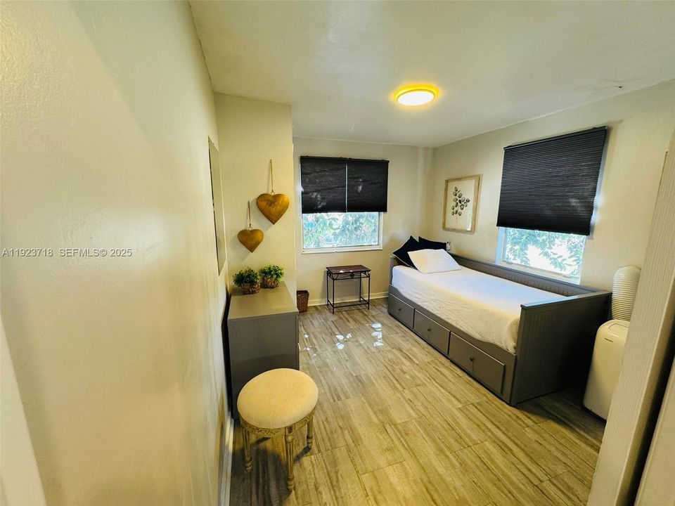 For Rent: $2,550 (3 beds, 1 baths, 2887 Square Feet)