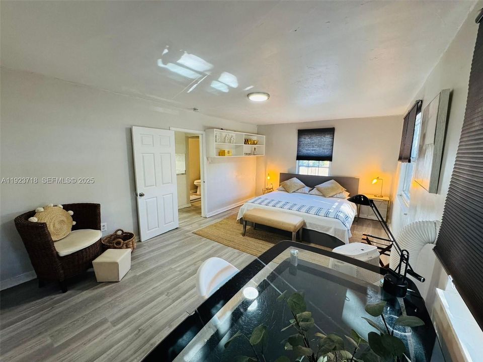 For Rent: $2,550 (3 beds, 1 baths, 2887 Square Feet)