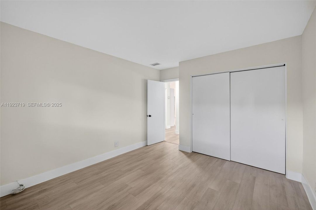 出租: $2,200 (2 贝兹, 1 浴室, 900 平方英尺)