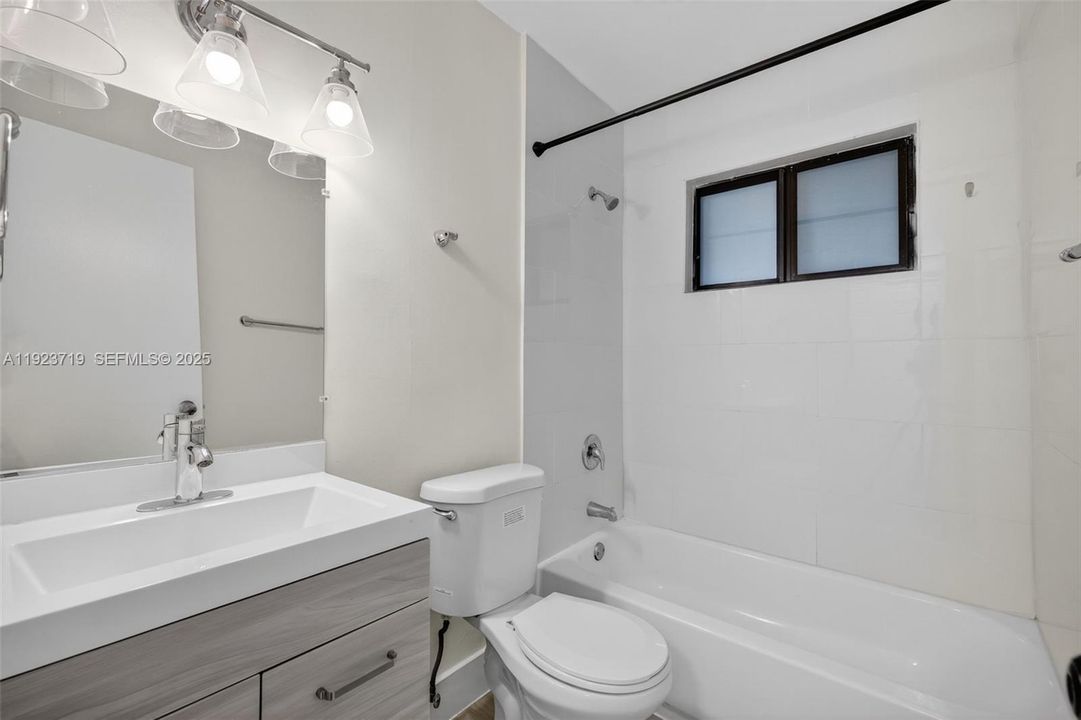 出租: $2,200 (2 贝兹, 1 浴室, 900 平方英尺)