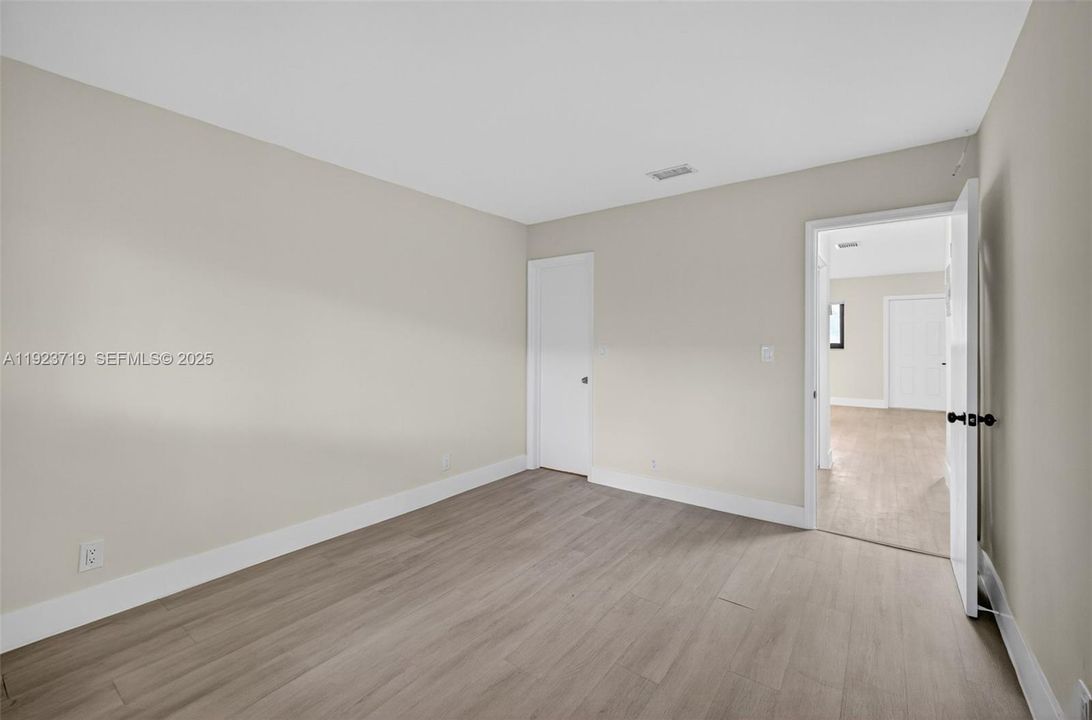 出租: $2,200 (2 贝兹, 1 浴室, 900 平方英尺)