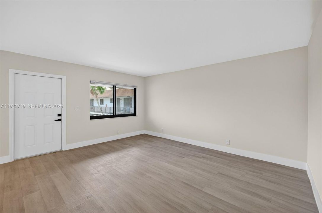 出租: $2,200 (2 贝兹, 1 浴室, 900 平方英尺)