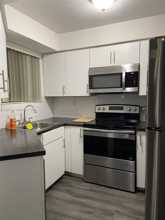 For Rent: $1,800 (1 beds, 1 baths, 796 Square Feet)