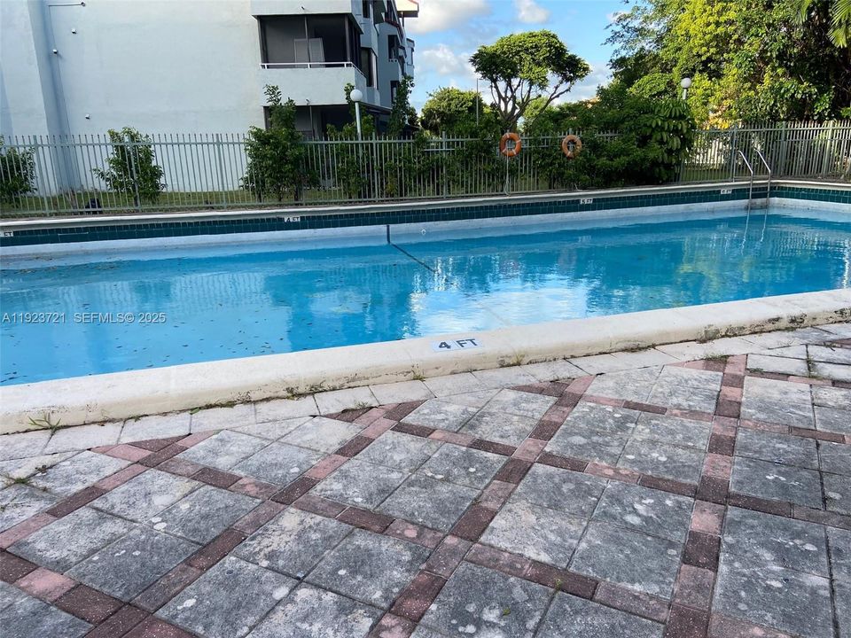 For Rent: $1,800 (1 beds, 1 baths, 796 Square Feet)