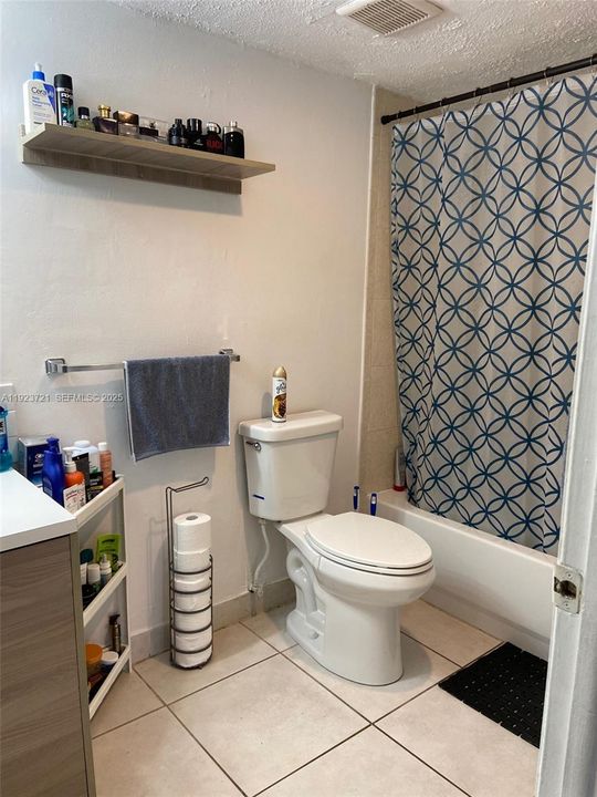 For Rent: $1,800 (1 beds, 1 baths, 796 Square Feet)