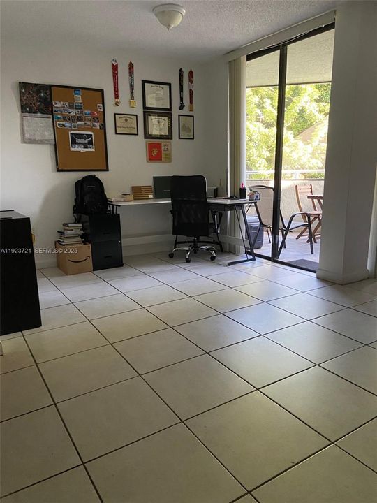 For Rent: $1,800 (1 beds, 1 baths, 796 Square Feet)