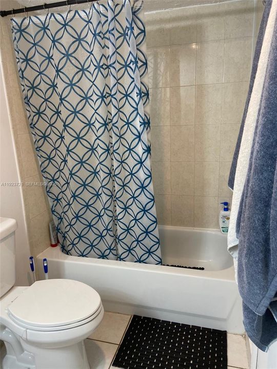 For Rent: $1,800 (1 beds, 1 baths, 796 Square Feet)