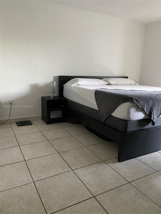 For Rent: $1,800 (1 beds, 1 baths, 796 Square Feet)