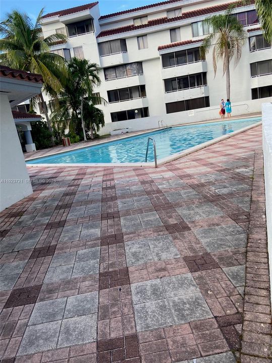 For Rent: $1,800 (1 beds, 1 baths, 796 Square Feet)