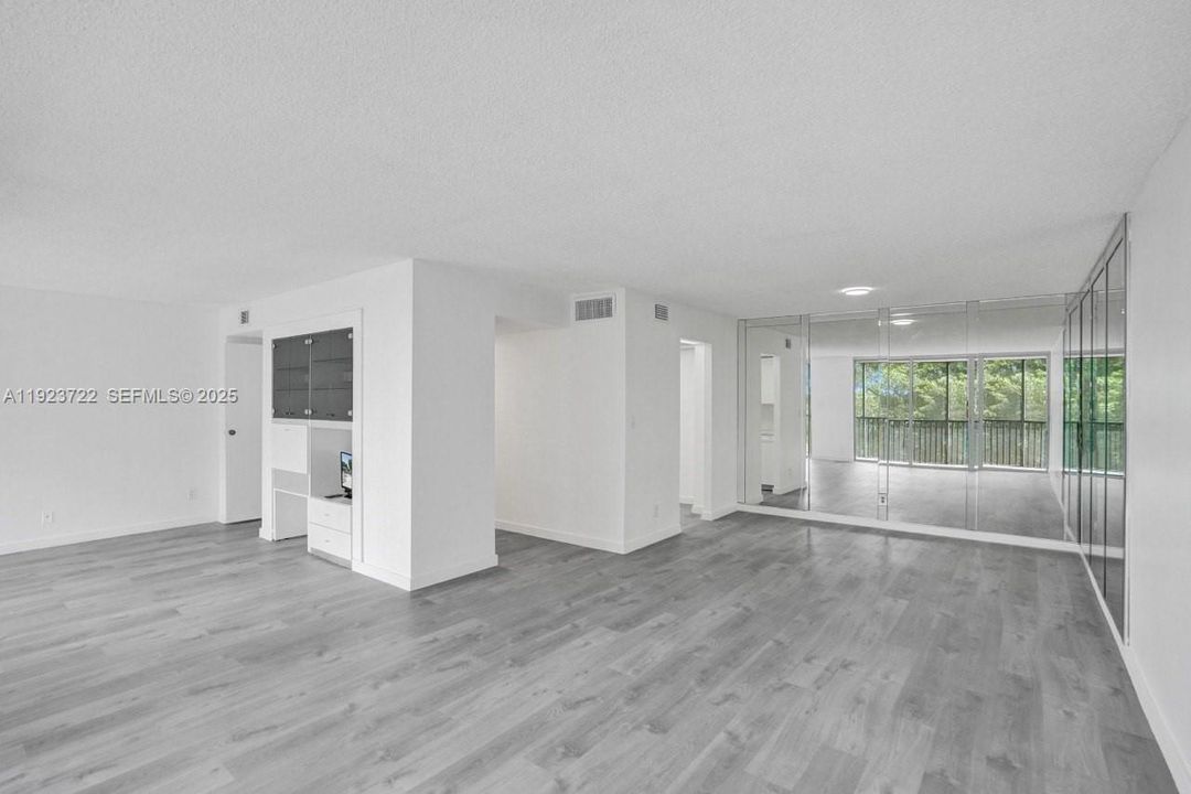 For Sale: $190,000 (2 beds, 2 baths, 1296 Square Feet)