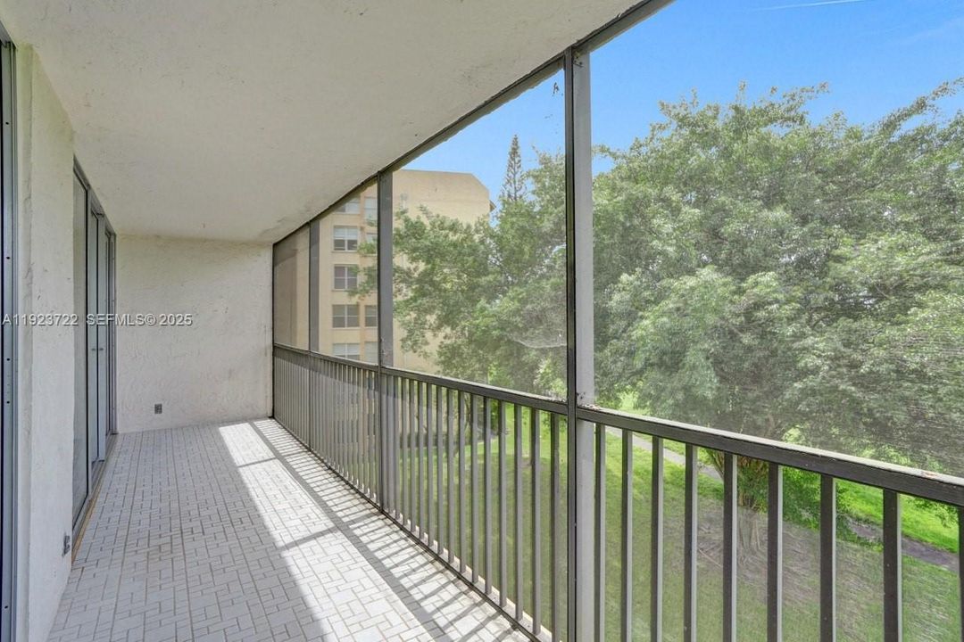 For Sale: $190,000 (2 beds, 2 baths, 1296 Square Feet)