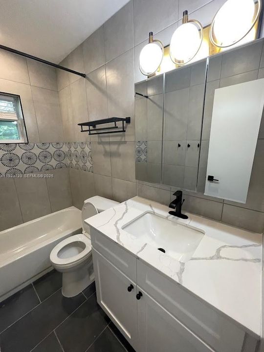 For Rent: $1,825 (1 beds, 1 baths, 700 Square Feet)