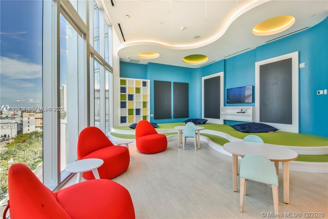 For Sale: $4,399,000 (4 beds, 5 baths, 3852 Square Feet)