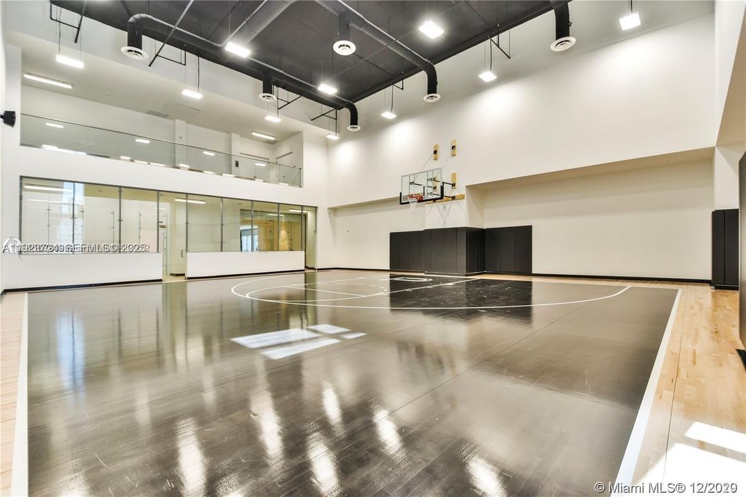 For Sale: $4,399,000 (4 beds, 5 baths, 3852 Square Feet)