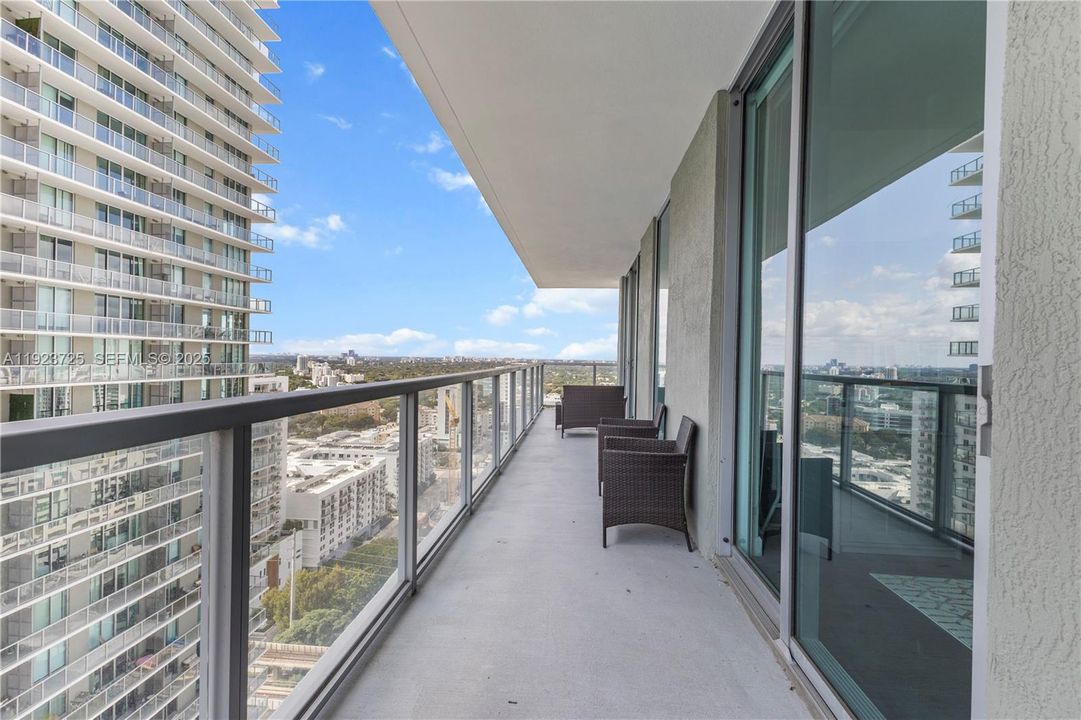 待售: $670,000 (2 贝兹, 2 浴室, 1107 平方英尺)