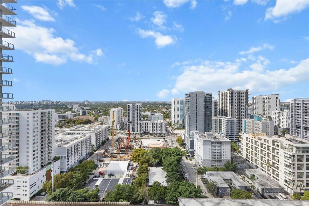 待售: $670,000 (2 贝兹, 2 浴室, 1107 平方英尺)