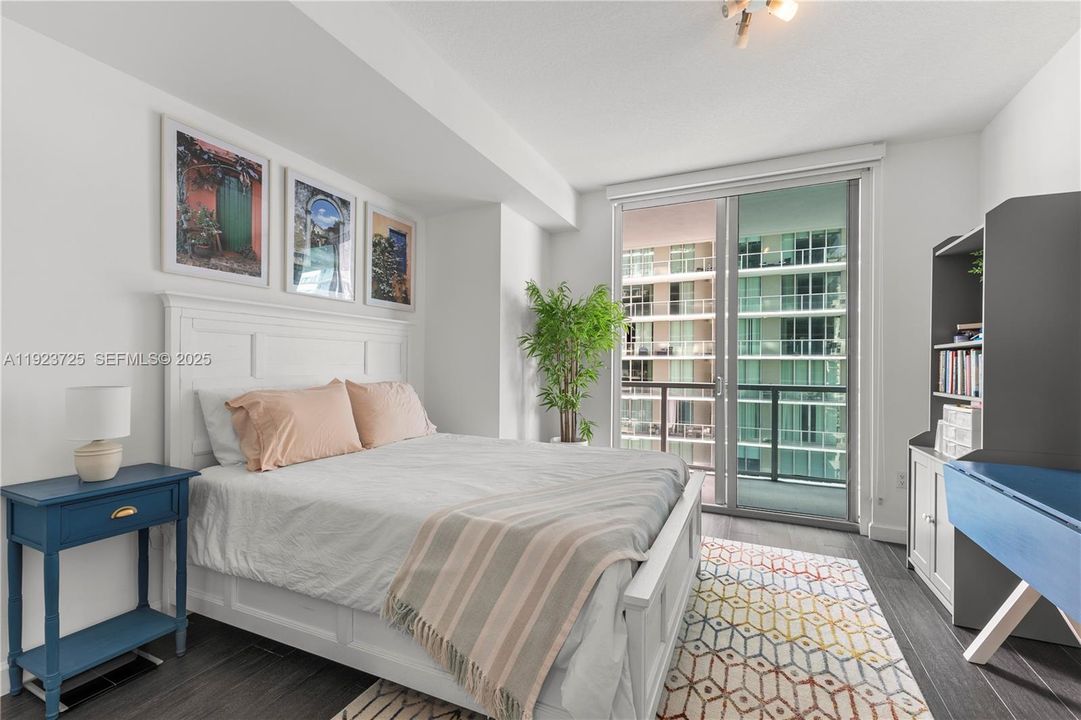 待售: $670,000 (2 贝兹, 2 浴室, 1107 平方英尺)