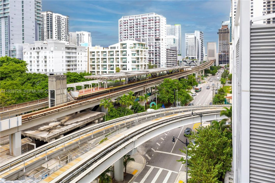 待售: $670,000 (2 贝兹, 2 浴室, 1107 平方英尺)