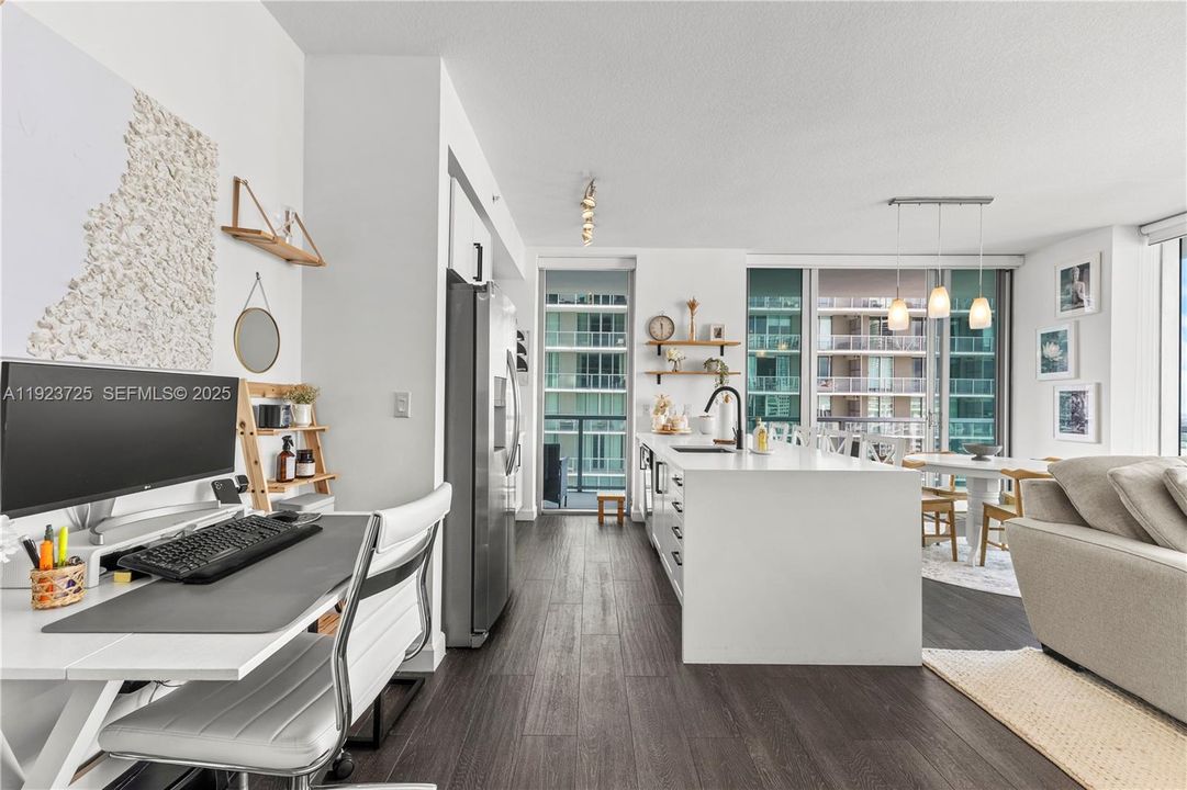 待售: $670,000 (2 贝兹, 2 浴室, 1107 平方英尺)